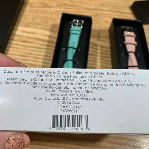 Avon Criss Cross watch, one in mint and one in peach NIB - Picture 5 of 8